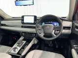 運転席まわりです。 各操作スイッチは使いやすい位置に配置されてます。