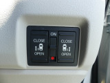 電動両側スライドドアが付いてます(運転席から操作可能です)