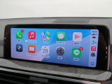 【アップルカープレイ】iPhoneがBMW車両とワイヤレスで接続されます。Apple CarPlayでは、オーディオストリーミングやメッセージングアプリがディスプレイに表示されます。