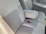 運転席にはアームレストが付いています。