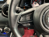 ステアリングにオーディオ操作スイッチが付いています。オーディオ画面に直接タッチしなくても操作が出来ますので、運転に集中できます。