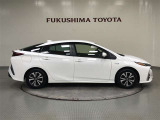 【まるごとクリーニング】シートを取り外し、車内を徹底洗浄。隅々まで丁寧に仕上げています。