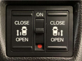 【両側パワースライドドア】両側がパワースライドドアになっており、運転席のスイッチやスマートキーでも開閉が可能です!開口部も広いので乗り降りも楽々♪
