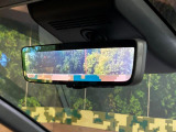 【デジタルインナーミラー】後席の大きな荷物や同乗者で後方が確認しづらい時でも安心!カメラが撮影した車両後方の映像をルームミラー内に表示。クリアな視界で状況の確認が可能です!