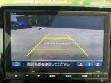 【バックカメラ(3モード)】視点を切り替えて後方を確認でき、駐車や車庫入れも安心です。