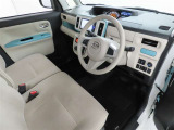 シンプルで使いやすいデザインの運転席です。