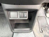 運転席操作部の写真です!席から操作しやすい位置に配置されており、快適な運転の強い味方となってくれます。ぜひ来場して、実際に触ってみてください♪