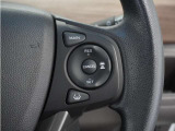 ◆アダプティブクルーズコントロール◆予め設定した車速内でクルマが自動的に加減速。前走車との適切な車間距離を維持しながら追従走行します。【LKAS】車線維持支援システムでステアリング操作を支援。