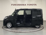 【まるごとクリーニング】シートを取り外し、車内を徹底洗浄。隅々まで丁寧に仕上げています。