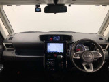 シンプルながら機能性あふれる運転席廻りです。視界性もよく、運転しやすいですよ。