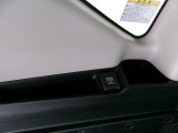 【POWEROUTLET】12V電源ソケットを設置しております。周辺機器の充電にご利用頂けます。