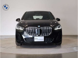 【キドニーグリル】BMWは約90年もの間、ほぼ全ての車両にひと目でBMWだと分かるこの特徴的なフロントグリルが備えられ、デザイン・アイコンとして親しまれてきました。