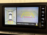 【パノラミックビューモニター】車を真上から見た状態をナビに映し出し、駐車時などをサポート☆クルマの斜め後ろなど、目が届きにくい箇所も確認できるため、いち早く障害物に気が付くことができます!