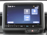 交通情報は渋滞や規制を確認でき、Bluetoothはスマートフォンと接続して通話や音楽再生が可能です。