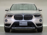 【キドニーグリル】BMWの代名詞。一目見ただけでBMWであると認識できる確固たるアイコンとして存在感を放ちます。