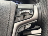 【レーントレーシングアシスト】高速道路走行時、車線からはみ出しそうになるとレーンの中央を走るようにステアリング操作をアシスト。より安全な運転をサポートしてくれます!