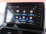 ナビゲーション+AV 2画面表示(デュアルウィンドウ)、地デジTV、FM/AM、Bluetooth Audio、microSDカード(音楽/動画ファイル再生)、ハンズフリーフォン、スマホでの地図更新が可能な高性能大型ナビです。