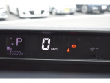 視認性の高いセンターメーター採用車です。