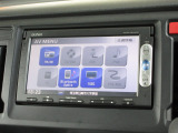 ナビゲーションは純正メモリーナビ(VXM-145VSi)を装着しております。AM、FM、CD、DVD再生、Bluetooth、ワンセグTVがご使用いただけます。初めて訪れた場所でも安心ですね!