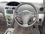 運転席まわりです。 各操作スイッチは使いやすい位置に配置されてます。