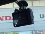 ドライブレコーダーを装備しており、走行中の映像をしっかり記録します。万が一の際の状況確認に役立つ安心装備です。