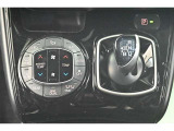 ハイブリッドカーですが運転操作は普通の車と変わりませんのでご安心ください。操作方法はスタッフが説明いたしますのでお気軽にご質問ください