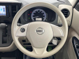 インテリアに合わせたデザインのステアリングは、運転される方のことも考え、運転しやすい形状、大きさです。是非一度、実際に触ってお確かめください。