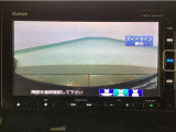 【バックカメラ】運転が苦手な方も車庫入れラクラクです!ギアをリバースに入れれば自動的に切り換わりますので、面倒な操作は不要です♪狭い駐車場もお車を傷つけず安心ですね!