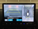 マルチビューカメラシステム搭載車です。お車の周囲を全方位でカバーします。後方・前方・両脇と、コンディションが悪い視界でもカラーモニターに映し出した映像がドライバーをサポートします。