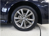 215/50R17のタイヤと純正アルミホイール!