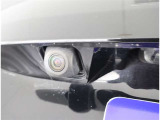バックモニター付なので後退時に後方が見えるので安心。 車は構造上、死角がたくさんなので万が一を考えると必須ですね。 あくまで補助の為の装備、バックは目視で確認する事が重要ですよ。
