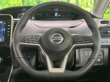 【純正革巻きステアリング】上質な革を使用することで、手にしっかり馴染みとても運転しやすいハンドルです♪