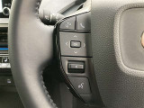運転中、オーディオの操作をしてて、ハッとしたことはありませんか?ステアリングスイッチは、運転中でもハンドルでオーディオの操作が可能です。安全なドライブをサポートします。