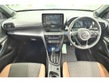 高いホールド性で運転姿勢が安定します。長距離ドライブでも疲れにくいのが魅力です。快適なドライビングライフをお送りください♪
