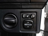 運転席から左右のドアミラーの開閉が可能です♪駐車場でのドアミラーの折り畳みが簡単です♪