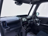 ダイハツのお店では、ダイハツ車を知り尽くしたプロフェッショナルが、専用の診断機器を使って各システムを点検しております。