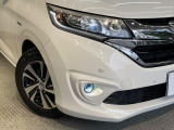【LEDヘッドライト】悪天候や夜間走行時も良好な視界を確保し安心して運転できる高輝度LEDヘッドライトを装備!点灯速度が早く、消費電力も抑えられています。
