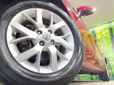 【純正15インチアルミホイール】外観にマッチした純正アルミホイールを装着しております。各種社外アルミホイールや、スタッドレスタイヤも取扱いしております。是非ご相談ください♪