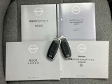 インテリジェントキーです♪キーを近づけてドアハンドルのスイッチを押すだけで開閉が出来ます♪カバンやポケットに入れてても反応するのでスムーズに乗車出来ます☆