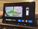 リバースギアに入れるだけで後方の表示へ切り替わります。夜間や雨の日の駐車も楽になりますよ。