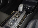 電動パーキングブレーキ・ブレーキホールドを装備してます。ホールド機能は信号待ちが多い一般道で疲労軽減になり、大好評です!