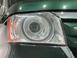 LEDヘッドライトは、点灯の瞬間から最大光量を発揮し、突然暗くなるトンネルなどでの安定感を高めます。