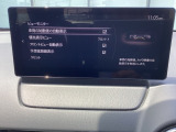 狭い場所での駐車やすれ違いなどでより的確な運転操作に役立つ360&deg;ビューモニターが装備されています。