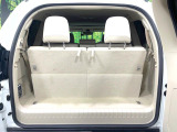 普段のお買い物や通勤、送迎等に十分な荷室スペースを確保しております。セカンドシートを倒すと、大きな荷物の積載も可能です♪