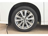 純正なので車に似合うデザインになっていますね。スタッドレスタイヤもご相談下さい。