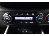 ★エアコンはオートタイプが装着済みです!オートモードにしておけば、車内温度を設定するだけで風の料や吹き出し口の切り替えを機械が行ってくれます!一年中快適な環境を作れますよ♪