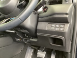 左側に高速で便利なETCがあり、横滑りを防ぐVSAなどのスイッチは、運転席の右側、手の届きやすい位置にあります。