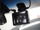 ◆ドライブレコーダー◆映像・音声などを記録する自動車用の装置です。 もしもの事故の際の記録はもちろん、旅行の際の思い出としてドライブの映像を楽しむことができます。