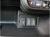 操作性に優れた運転席となります!小物入れや各ボタンの配置にこだわり、使いやすいです!座り心地もよく視認性も良好なのでロングドライブもお任せ下さい!