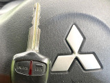 【キーレス】少し離れた場所からでもボタン一つでドアの開錠・施錠ができるのでとっても便利!ドアの鍵穴周りに傷をつけることもありません♪